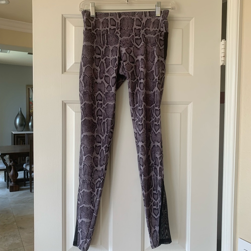 ONZIE snakeskin leggings size XS